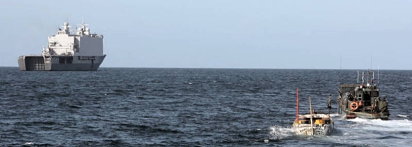Marineforum - Landungsboot der JOHAN DE WITT mit Piratenmutterboot