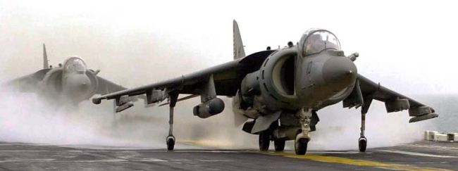 Marineforum - Jagdbomber Harrier starten auf einem amphibischen Träger der US Navy (Foto: US Navy)