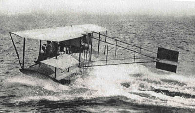 Landung eines Wasserflugzeuges (Foto: US Navy)