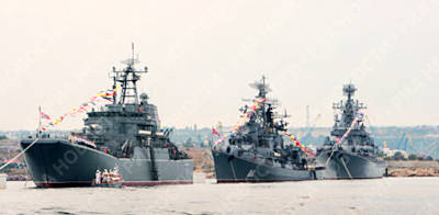Marineforum - Schwarzmeerflotte bei Flottenparade (Foto: Novosti)